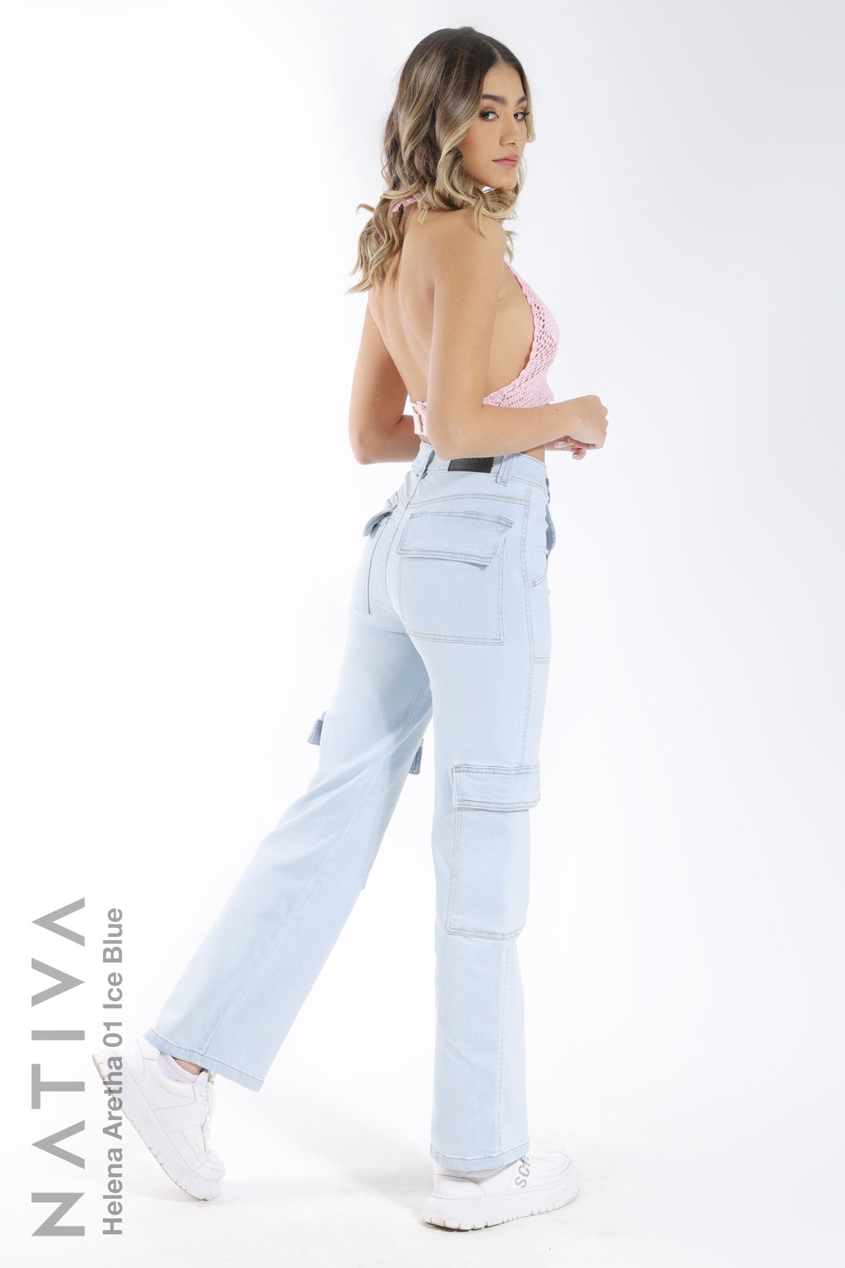 STRAIGHT JEANS, HELENA ARETHA 01 ICE BLUE. Talle Alto. Con tejidos ESFD (Extreme Stretch Flattering Denim). Cintura Ajustable PERFECT FIT®