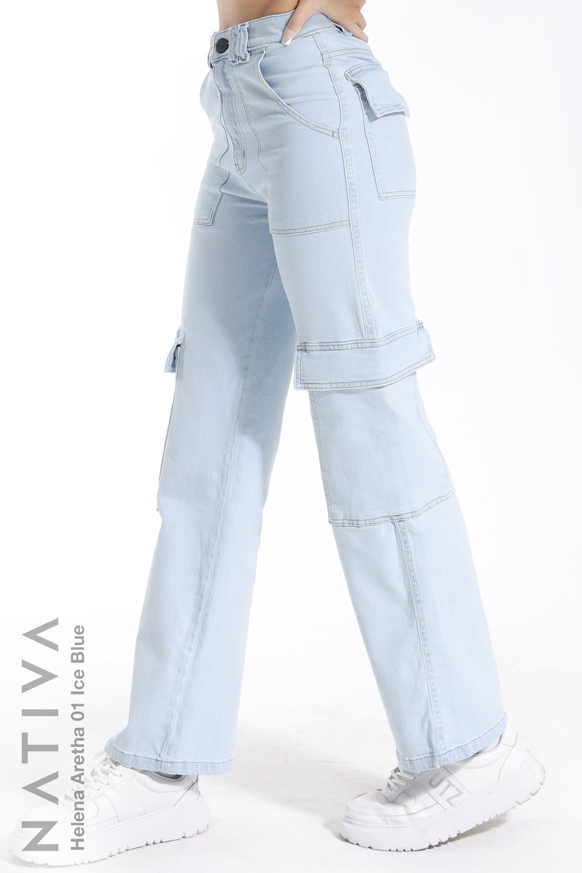 STRAIGHT JEANS, HELENA ARETHA 01 ICE BLUE. Talle Alto. Con tejidos ESFD (Extreme Stretch Flattering Denim). Cintura Ajustable PERFECT FIT®