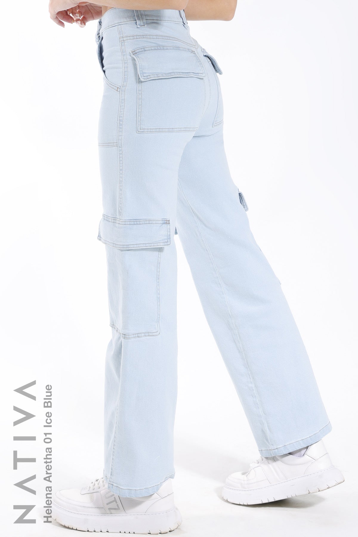 STRAIGHT JEANS, HELENA ARETHA 01 ICE BLUE. Talle Alto. Con tejidos ESFD (Extreme Stretch Flattering Denim). Cintura Ajustable PERFECT FIT®