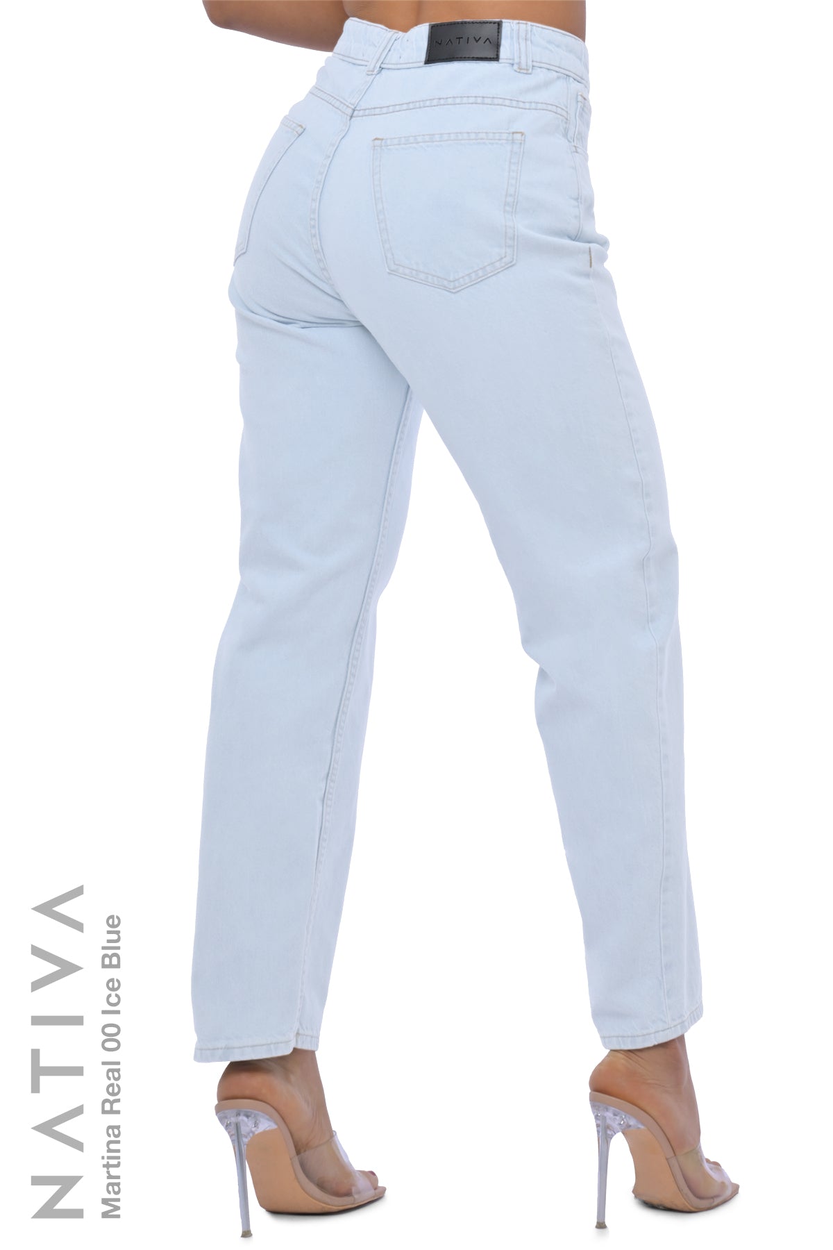 MOM JEANS TRUE DENIM, MARTINA REAL 01 ICE BLUE. Talle Alto. Alto Confort. 100% Algodón Nativo Virgen. Auténtico e Interminable. Cintura Ajustable PERFECT FIT®